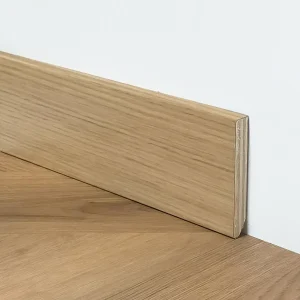 Battiscopa in legno rovere natturalizzato bordo dritto